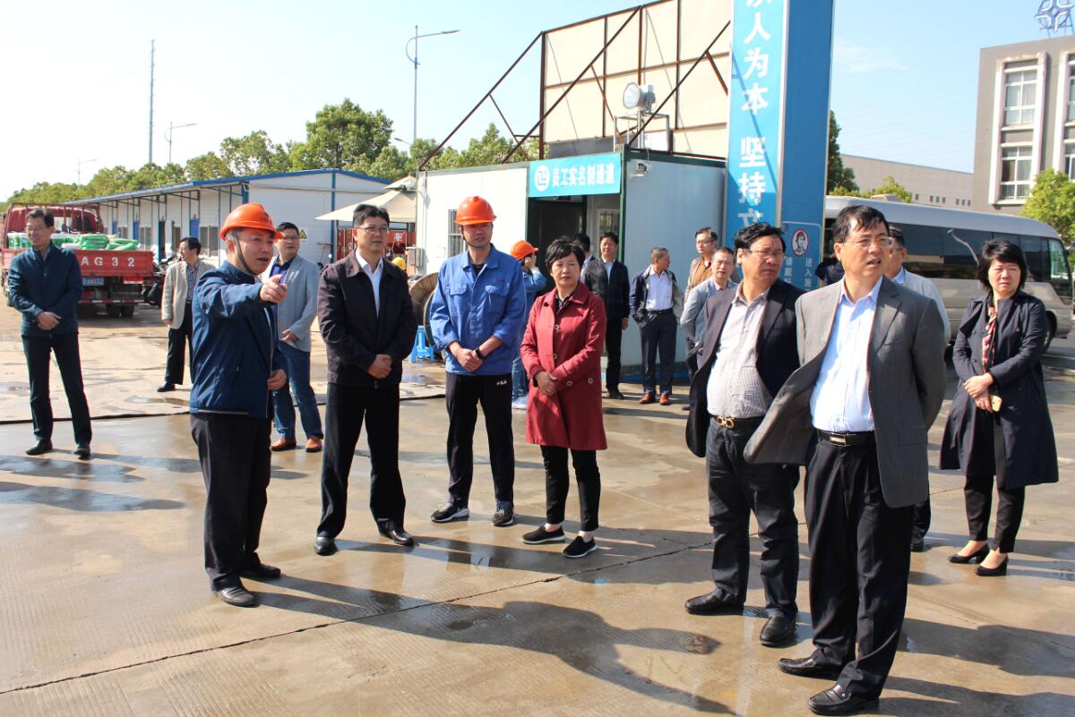 2019年10月15日，溧阳市人大常委会领导来公司视察新厂区建设