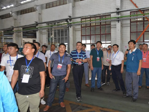 社会公众在bwin必赢集团科普基地生产车间旅行学习